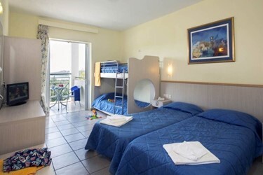 Family Room Garden View - Bunk Beds