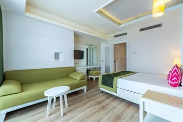 Familes-Couples Family Room