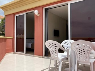 2-Bedroom family Apartment with sea views