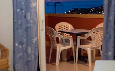 2-Bedroom family Apartment with sea views
