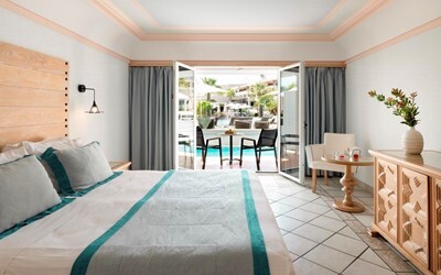 Family Suite Sharing Pool