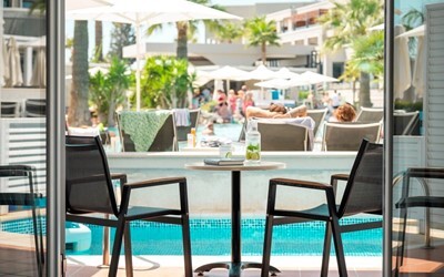 Family Suite Sharing Pool