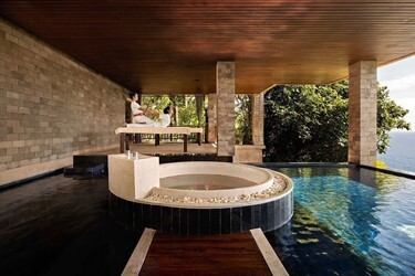 Spa pool suite