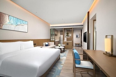 One King One Single Bed Suite with Mountain Viiew