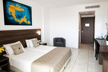Double or Twin Side Sea View
