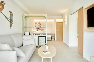 Balcony or Terrace Family Premium Pool view
