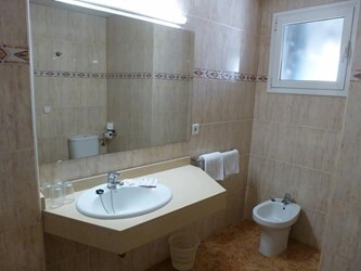 Улучшенный двухместный номер с 1 кроватью или 2 отдельными кроватями