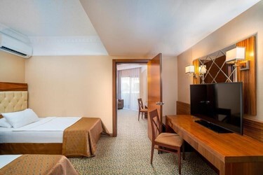 Connecting Room