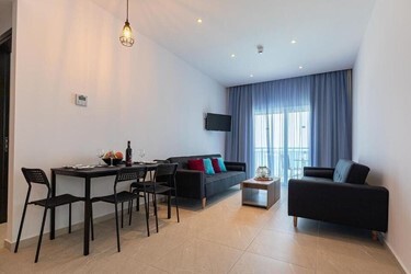 One Bedroom Apartment Inland View