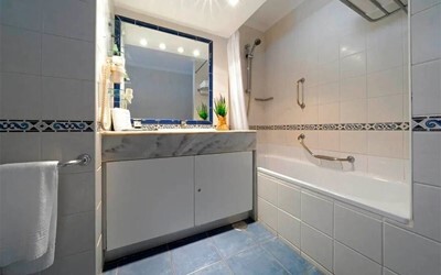 2 Bedroom Apartment Sea View