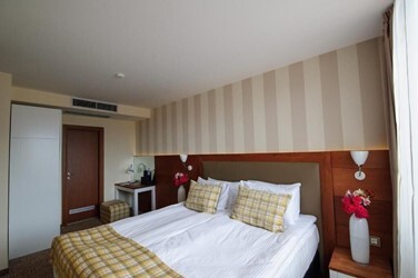 APT 2 bedroom Senior Suite