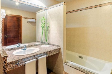 Deluxe Room with Sea View