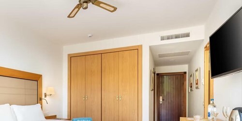 Deluxe Room with Sea View