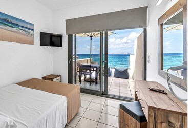 Junior Suite 1 Bedroom & living Room Sea View 2-4 Pax A/C