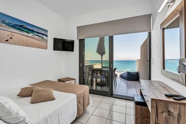 Junior Suite 1 Bedroom & living Room Sea View 2-4 Pax A/C