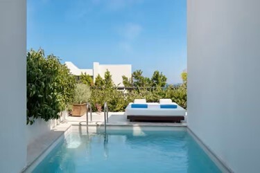 King Junior Suite With Pool & Partial Sea View