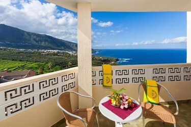 Apartment with sea views