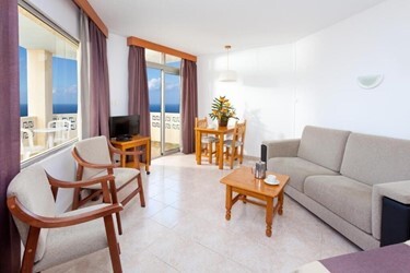 Apartment with sea views