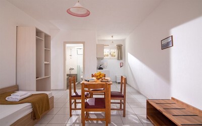 1-Bedroom Apartment with Garden or Pool View A/C