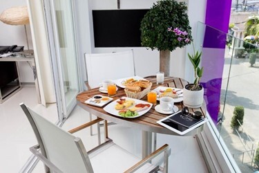1 Bedroom Deluxe Suite