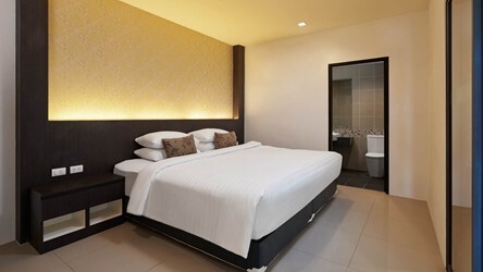 1 Bedroom Suite Pool Access