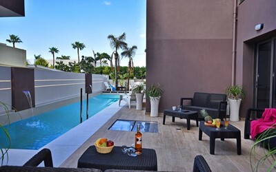 Family Room Open Plan Sharing Pool