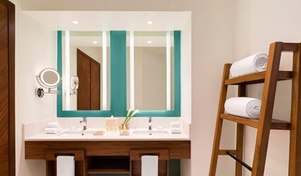 Junior Suite Swim-Up