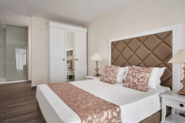 Double Room Superior Swim Up