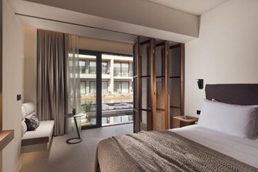 Shared Pool Superior Suite