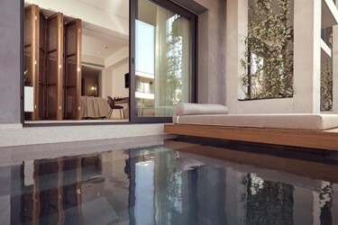 Shared Pool Superior Suite