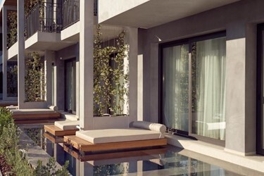 Shared Pool Superior Suite