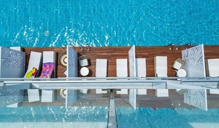 Standard Swim Up Room