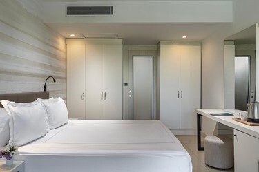 Select Superior Sea View (Annex)