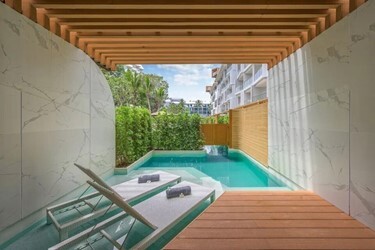 Pool Access Room