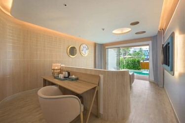 Pool Access Room