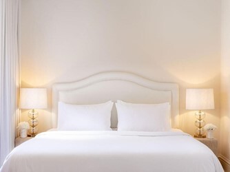 Double Room Guestroom with Side Sea View