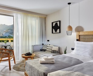 Junior suite garden or side sea view sharing pool