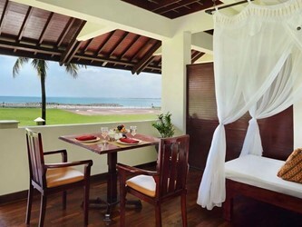 OCEAN FRONT ROOM
