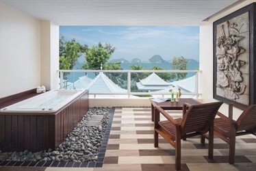 Deluxe Jacuzzi Sea View Room