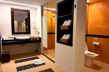 Deluxe Jacuzzi Sea View Room