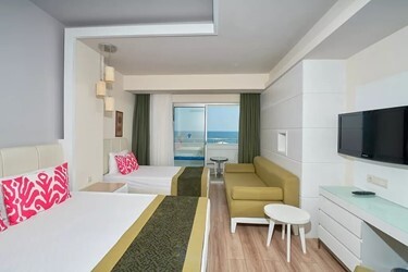 Large Standard Room with 2 Single Beds
