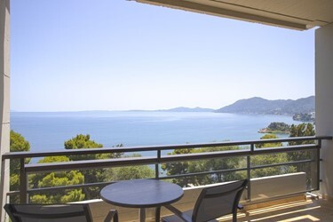 Suite 1 Bedroom with Sea View