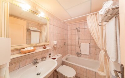 Triple Room Liston View 