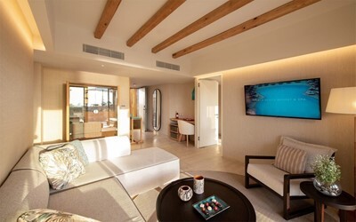 Suite Sea Front Sharing Pool