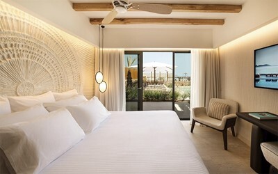 Suite Sea Front Sharing Pool