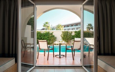 Family Room Sharing Pool
