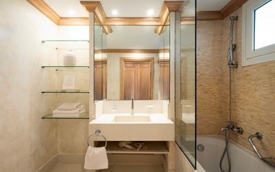 Family Room Sharing Pool
