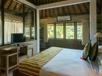 RIVER VILLA