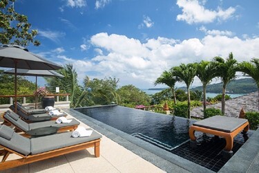 1-Bedroom Penthouse Pool Suite