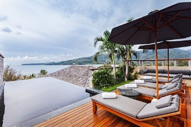 1-Bedroom Penthouse Pool Suite